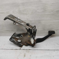 Педаль тормоза Toyota Avensis Verso I