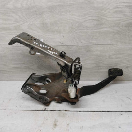 Педаль тормоза Toyota Avensis Verso I