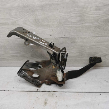 Педаль тормоза Toyota Avensis Verso I