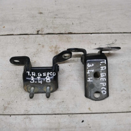 Петля двери задняя левая Toyota Avensis Verso I Петля двери задняя левая Toyota Avensis Verso I