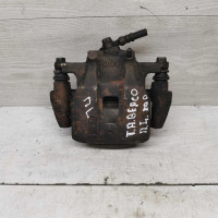 Суппорт передний левый Toyota Avensis Verso I