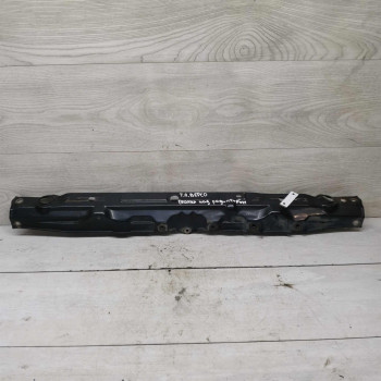 Передняя панель телевизор Toyota Avensis Verso I верхняя часть 