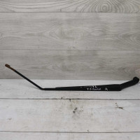 Поводок стеклоочистителя правый Toyota Avensis Verso I