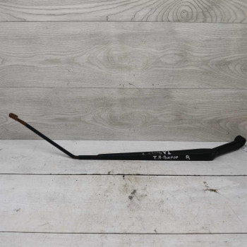 Поводок стеклоочистителя правый Toyota Avensis Verso I