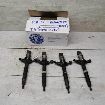 Форсунка топливная Toyota Avensis Verso I