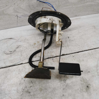 Датчик уровня топлива Toyota Avensis Verso I