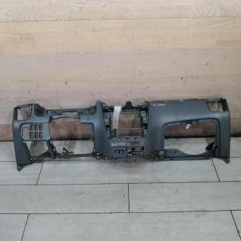 Торпедо Toyota Avensis Verso I дорестайлинг