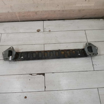 Усилитель переднего бампера Toyota Avensis Verso I дорестайлинг