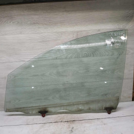 Стекло двери переднее левое Toyota Avensis Verso I дорестайлинг