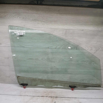 Стекло двери переднее правое Toyota Avensis Verso I дорестайлинг