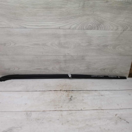 Молдинг лобового стекла правый Toyota Avensis Verso I