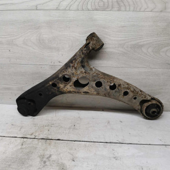 Рычаг подвески передний правый Toyota Avensis Verso I