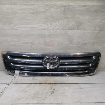 Решетка радиатора Toyota Avensis Verso I