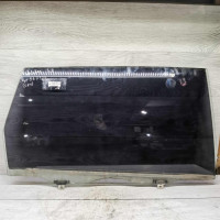 Стекло двери заднее правое Toyota Avensis Verso I