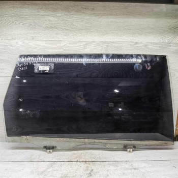 Стекло двери заднее правое Toyota Avensis Verso I