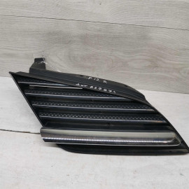 Решётка радиатора правая Nissan Primera P12