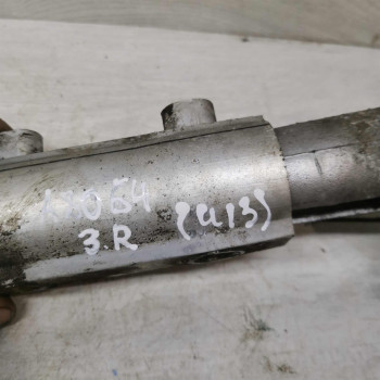 Кронштейн крепления заднего бампера правый Audi 80 B4 Кронштейн крепления заднего бампера правый Audi 80 B4