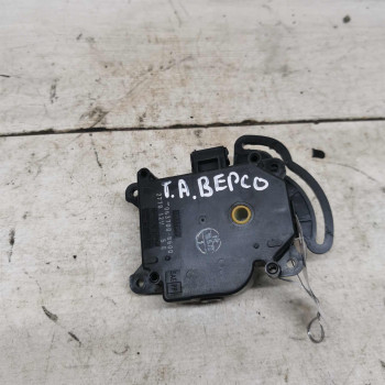 Моторчик заслонки печки сервопривод Toyota Avensis Verso I