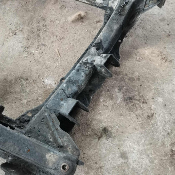 Балка передняя подрамник Renault Symbol I