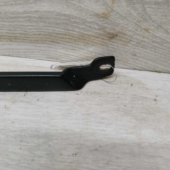 Накладка под фару правая Audi 80 B4