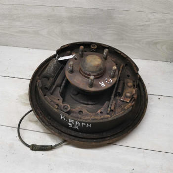 Платформа тормозных колодок правая Kia Carnival I рестайлинг