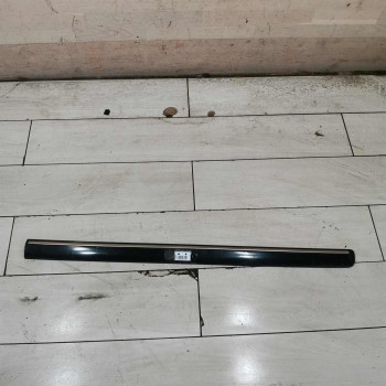 Молдинг двери передний правый Kia Carnival I рестайлинг, дефект