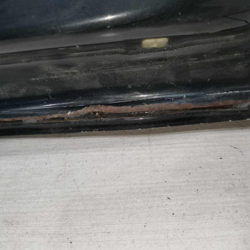 Крышка багажника Kia Carnival I рестайлинг, дефект