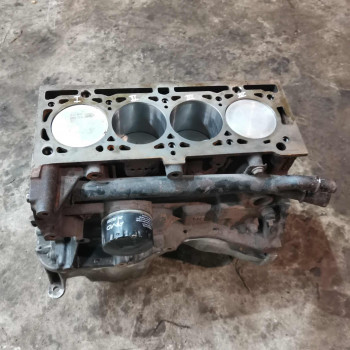Блок двигателя 1.4i K7JA710 Renault logan I, lada largus, Renault dacia