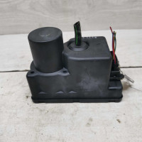 Вакуумное устройство компрессора центрального замка Audi 100 C3 Вакуумное устройство компрессора центрального замка Audi 100 C3