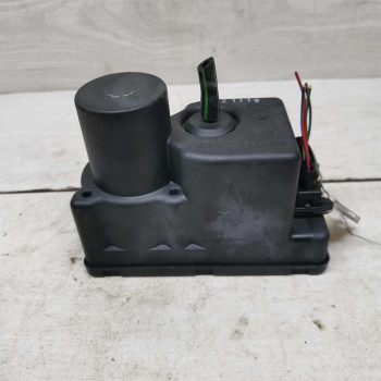 Вакуумное устройство компрессора центрального замка Audi 100 C3 Вакуумное устройство компрессора центрального замка Audi 100 C3