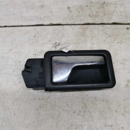 Ручка двери внутренняя передняя правая Audi 100 C3 Ручка двери внутренняя передняя правая Audi 100 C3