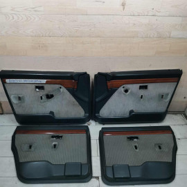 Обшивка двери Audi 100 C3