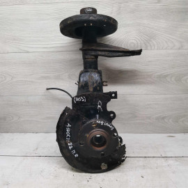 Кулак передний поворотный правый Audi 100 C3