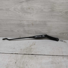 Поводок стеклоочистителя правый Audi 100 C3