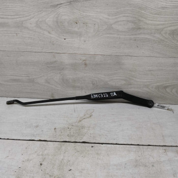 Поводок стеклоочистителя правый Audi 100 C3 Поводок стеклоочистителя правый Audi 100 C3