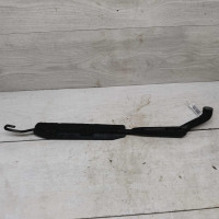 Поводок стеклоочистителя левый Audi 100 C3 Поводок стеклоочистителя левый Audi 100 C3