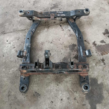 Балка передняя подрамник Kia Carnival I рестайлинг Балка передняя подрамник Kia Carnival I рестайлинг