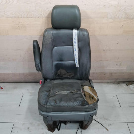 Сиденье переднее левое Kia Carnival I рестайлинг, дефекты на фото под восстановление Kia Carnival 1 рестайлинг 2006гв Сиденье переднее левое Kia Carnival I рестайлинг, дефекты на фото под восстановление Kia Carnival 1 рестайлинг 2006гв