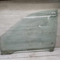 Стекло двери переднее левое Kia Carnival I рестайлинг