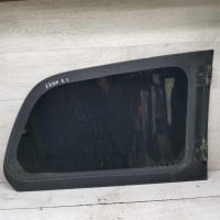 Стекло глухое заднее левое форточка Kia Carnival I рестайлинг