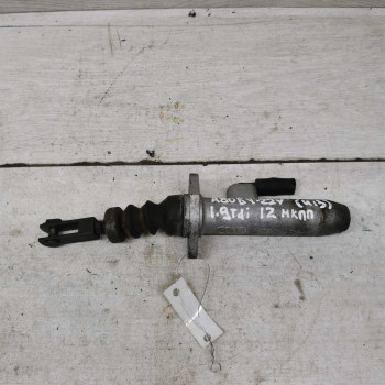 Цилиндр сцепления главный Audi 80 B4 Цилиндр сцепления главный Audi 80 B4