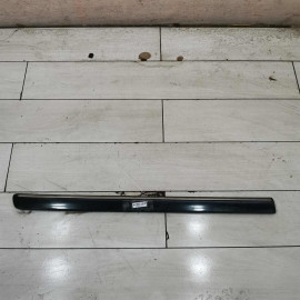 Молдинг двери задний правый Kia Carnival I рестайлинг Молдинг двери задний правый Kia Carnival I рестайлинг