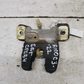 Замок крышки багажника Audi 100 C3 Замок крышки багажника Audi 100 C3