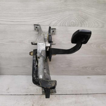 Педальный узел педаль Audi 100 C3 Педальный узел педаль Audi 100 C3