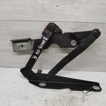 Петля капота правая Audi 100 C3 