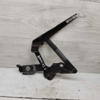 Петля капота левая Audi 100 C3 Петля капота левая Audi 100 C3