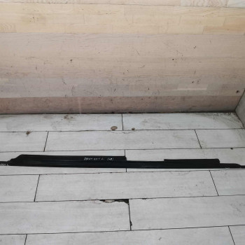 Накладка на порог наружная левая Audi 80 B4