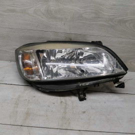 Фара передняя правая Opel zafira A Фара передняя правая Opel zafira A