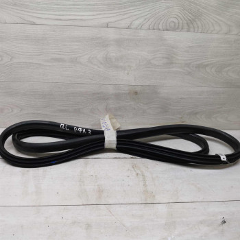 Уплотнитель двери передней левой Renault Fluence I