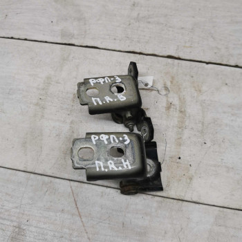 Петля двери передняя правая Renault Fluence I